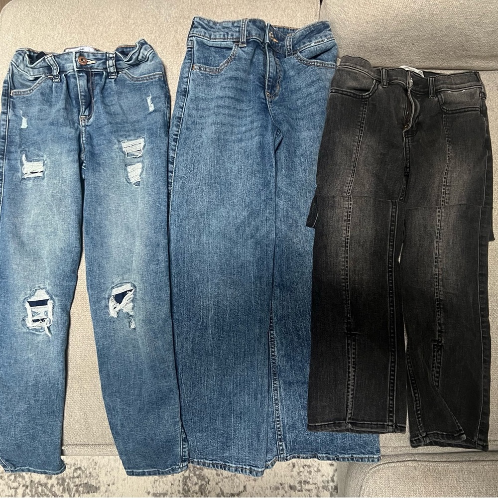 Lot of 3 pairs of Abercrombie kids size 9/10 jeans.